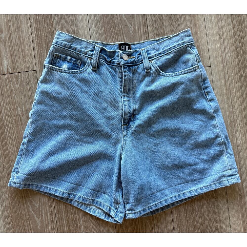 BDG Urban Outfitters Mom High Rise Light Wash Denim Shorts Size 28